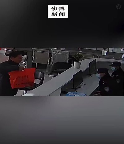 男子整理父亲遗物：发现隐藏的情感与记忆